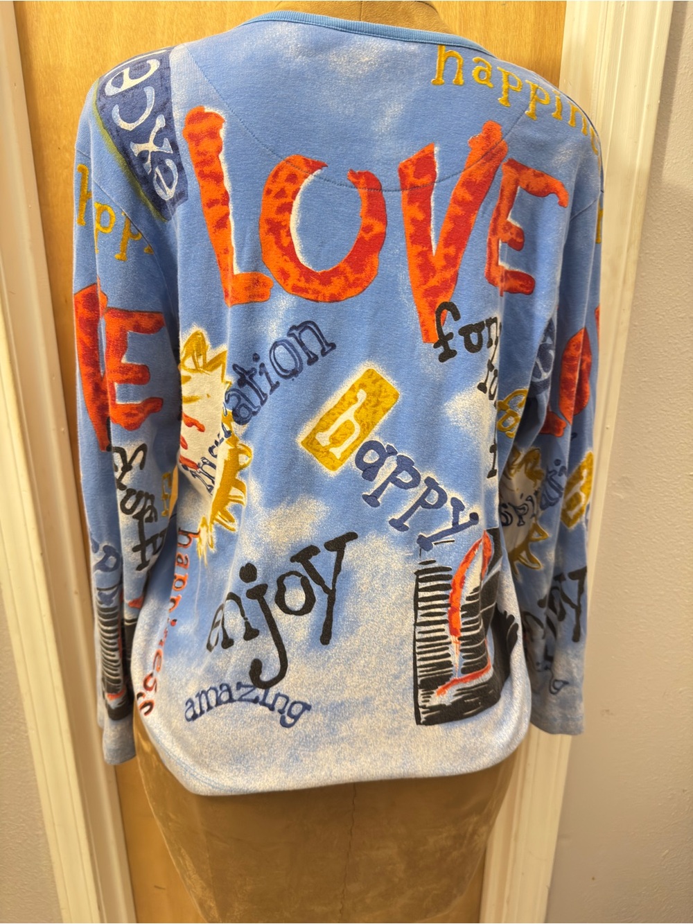 Rare Chico's Design Multicolor Long Sleeve Graffiti Graphic Tee Sz 3 or XL 16 - Picture 4 of 8